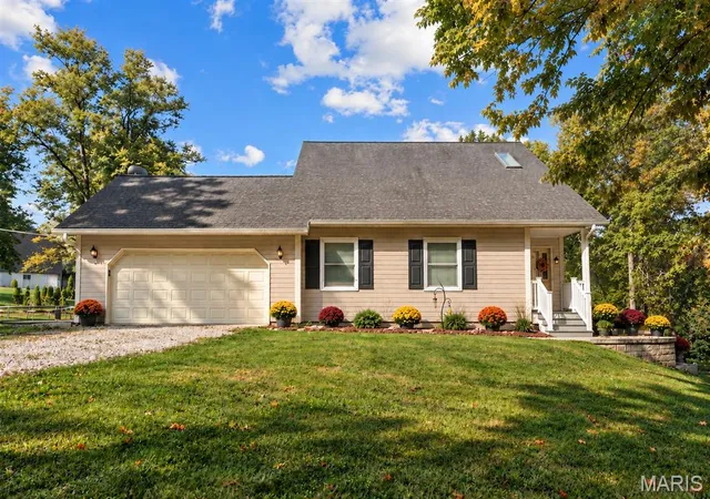 Photo 1 of Single family home for sale at 16447 Scenic Ridge Rd, Marthasville, MO 63357 | MLS# MIS26041830 | Listing updated on 2026-09-20