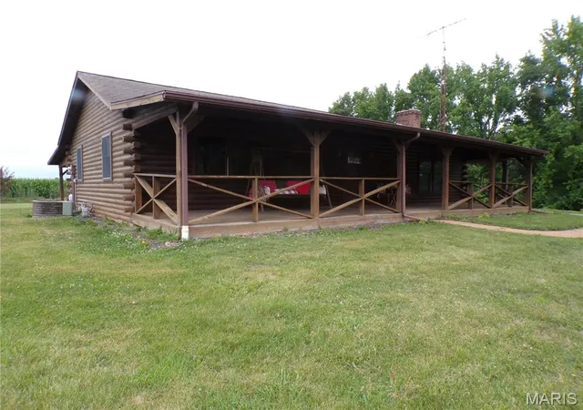 Homes for sale in Pinckneyville, IL | 3632 State Route 13/27, Pinckneyville, IL 62274 | MLS# MIS26041839