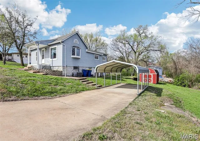 Homes for sale in De Soto, MO | 700 Lovett St, De Soto, MO 63020 | MLS# MIS26041841