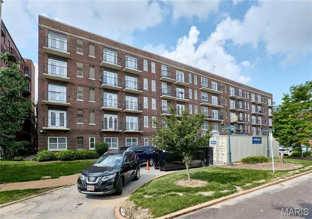 Photo 1 of Condo for sale at 5630 Pershing Ave #23, Saint Louis, MO 63112 | MLS# MIS26041847 | Listing updated on 2026-08-30
