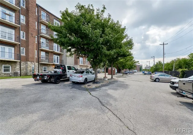 Photo 4 of Condo for sale at 5630 Pershing Ave #23, Saint Louis, MO 63112 | MLS# MIS26041847 | Listing updated on 2026-08-30