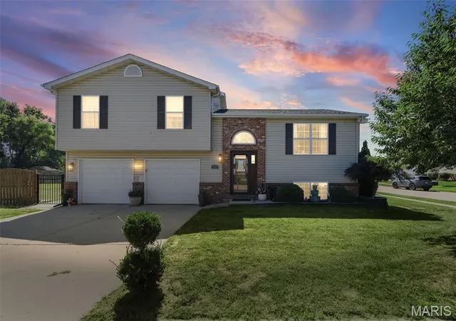 Homes for sale in Granite City, IL | 2247 Wildwood Dr, Granite City, IL 62040 | MLS# MIS26041854
