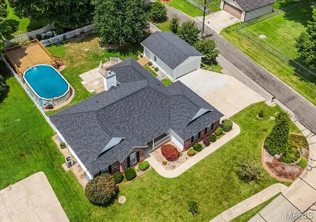 Homes for sale in Collinsville, IL | 2 Grandbrook Blvd, Collinsville, IL 62234 | MLS# MIS26041862