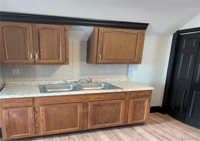 Photo 3 of Multi family home for sale at 506 N 17Th St, Belleville, IL 62226 | MLS# MIS26041866 | Listing updated on 2026-08-24