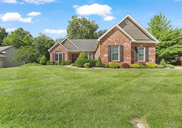 Homes for sale in Maryville, IL | 21 Foxmoor Dr, Maryville, IL 62062 | MLS# MIS26041872