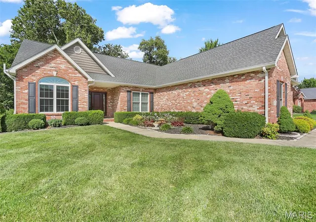 Homes for sale in Maryville, IL | 21 Foxmoor Dr, Maryville, IL 62062 | MLS# MIS26041872