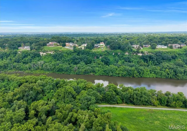 4th image of 7040 Christopher Dr, St Louis, MO 63129 | MLS# MIS26041877