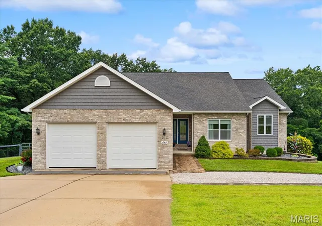 Homes for sale in Columbia, IL | 645 Hill Castle Rd, Columbia, IL 62236 | MLS# MIS26041893