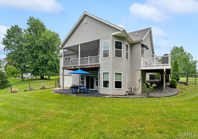 Homes for sale in Columbia, IL | 645 Hill Castle Rd, Columbia, IL 62236 | MLS# MIS26041893