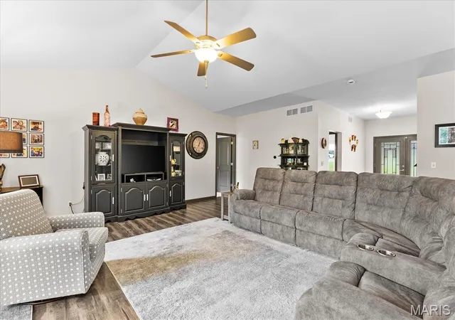 Homes for sale in Columbia, IL | 645 Hill Castle Rd, Columbia, IL 62236 | MLS# MIS26041893