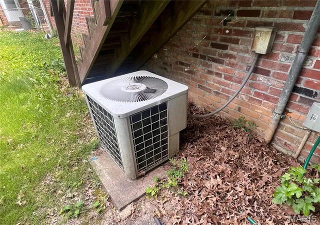 Photo 3 of Single family home for sale at 2353 Kingsford Dr, Florissant, MO 63031 | MLS# MIS26041899 | Listing updated on 2026-07-09