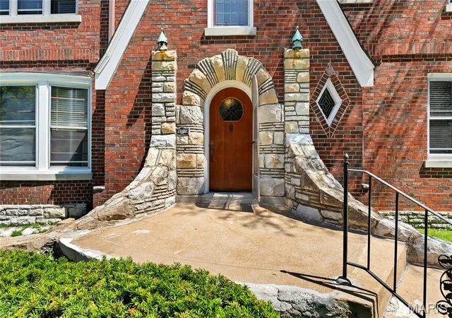 Photo 3 of Single family home for sale at 8015 Davis Dr, Saint Louis, MO 63105 | MLS# MIS26041909 | Listing updated on 2026-09-14