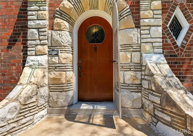 Photo 4 of Single family home for sale at 8015 Davis Dr, Saint Louis, MO 63105 | MLS# MIS26041909 | Listing updated on 2026-09-14