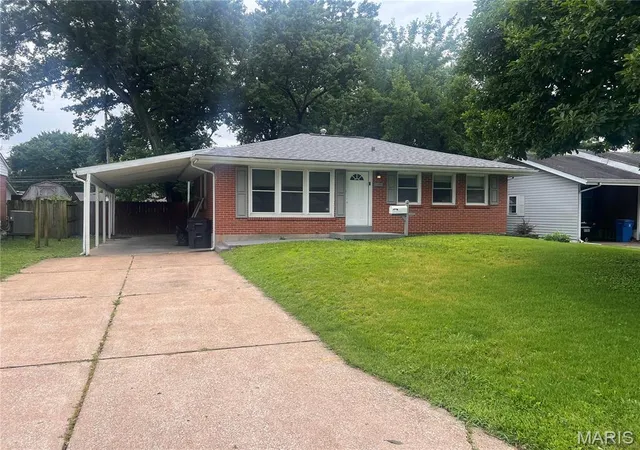 Photo 1 of Single family home for sale at 740 Crowder Dr, Florissant, MO 63031 | MLS# MIS26041910 | Listing updated on 2026-07-09