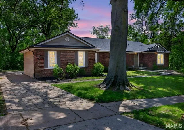 4th image of 6632 Blossom View Dr, Florissant, MO 63033 | MLS# MIS26041913