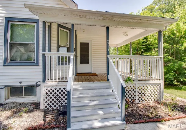 Homes for sale in Alton, IL | 2714 Brown St, Alton, IL 62002 | MLS# MIS26041926