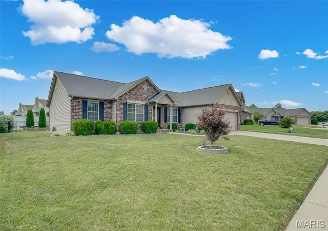 Photo 2 of Sale Pending at 1441 Arley Hill Dr, O'fallon, IL 62269 | MLS# MIS26041938 | Listing updated on 2026-08-10