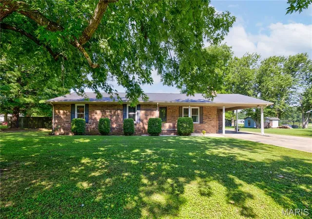 Homes for sale in Sikeston, MO | 209 Aletha Dr, Sikeston, MO 63801 | MLS# MIS26041939
