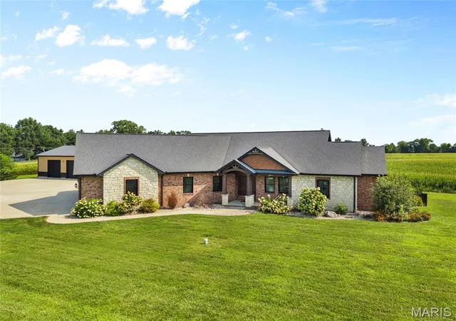 Photo 1 of Single family home for sale at 8318 West Mill Creek Rd, Troy, IL 62294 | MLS# MIS26041945 | Listing updated on 2026-10-28