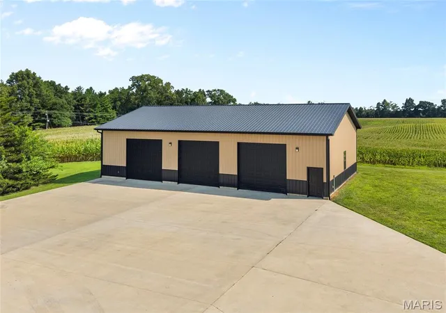 3rd image of 8318 West Mill Creek Rd, Troy, IL 62294 | MLS# MIS26041945
