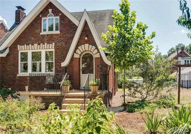 Homes for sale in University City, MO | 7322 Drexel Dr, University City, MO 63130 | MLS# MIS26041961