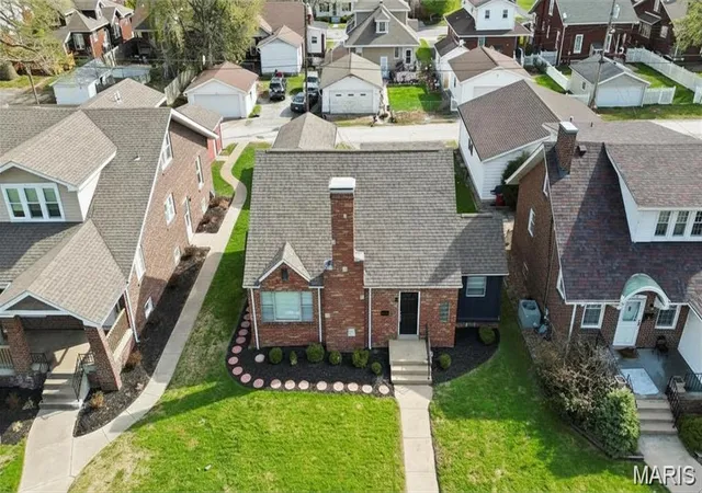Homes for sale in Belleville, IL | 2121 W Main St, Belleville, IL 62226 | MLS# MIS26041965