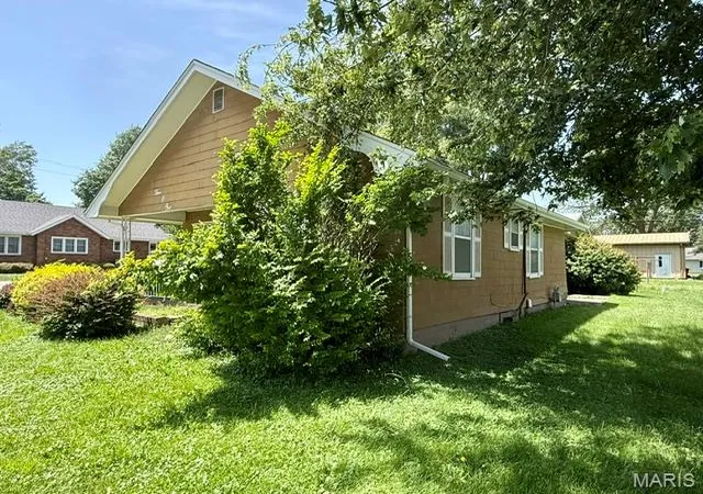 Photo 3 of Single family home for sale at 501 E Us Hwy 54, Vandalia, MO 63382 | MLS# MIS26041970 | Listing updated on 2026-08-24