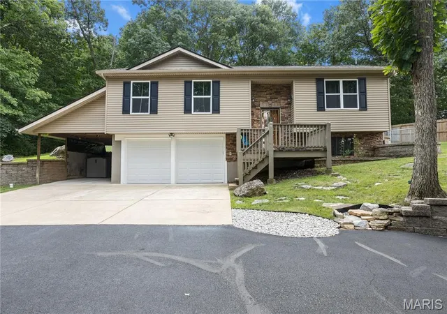 Homes for sale in Imperial, MO | 5116 Darrell Dr, Imperial, MO 63052 | MLS# MIS26041971