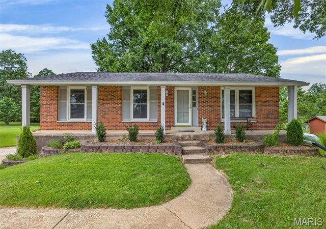 Photo 2 of Single family home for sale at 1139 Vicksburg Dr, Festus, MO 63028 | MLS# MIS26041974 | Listing updated on 2026-10-05