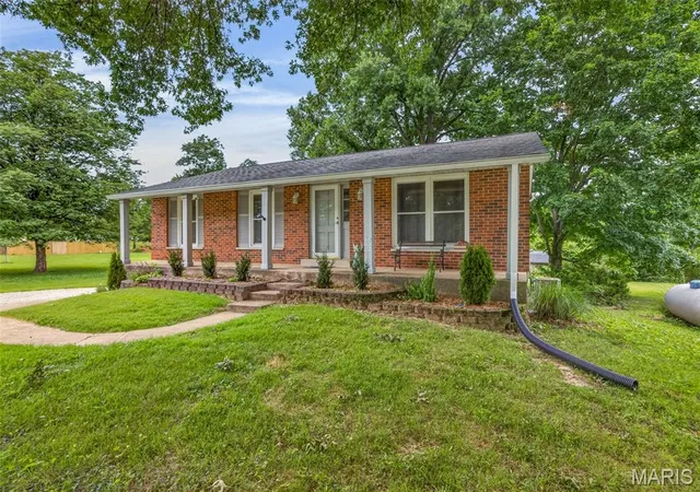 Photo 3 of Single family home for sale at 1139 Vicksburg Dr, Festus, MO 63028 | MLS# MIS26041974 | Listing updated on 2026-10-05