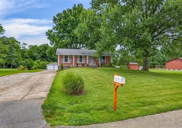 Photo 4 of Single family home for sale at 1139 Vicksburg Dr, Festus, MO 63028 | MLS# MIS26041974 | Listing updated on 2026-10-05