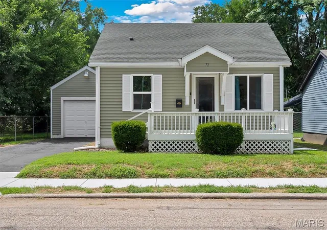 Homes for sale in Wood River, IL | 72 W Beach Ave, Wood River, IL 62095 | MLS# MIS26041983