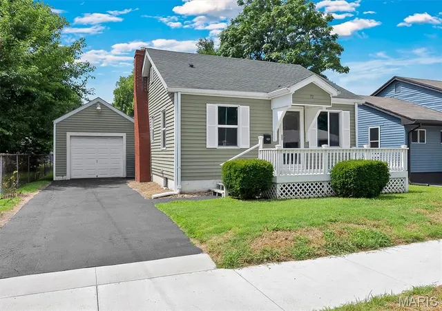 Homes for sale in Wood River, IL | 72 W Beach Ave, Wood River, IL 62095 | MLS# MIS26041983