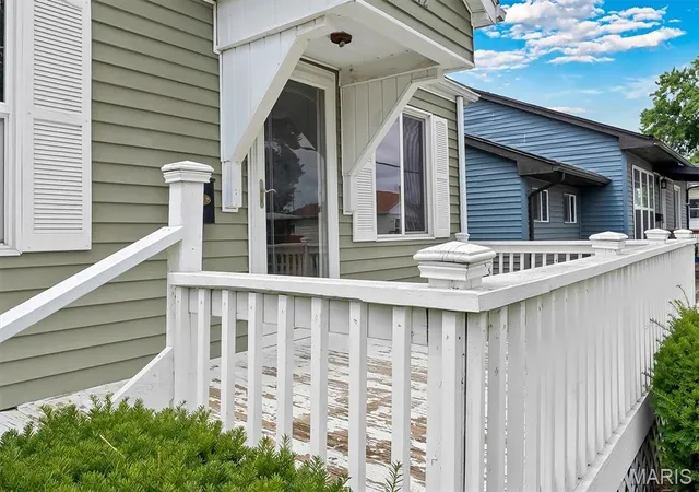 Homes for sale in Wood River, IL | 72 W Beach Ave, Wood River, IL 62095 | MLS# MIS26041983