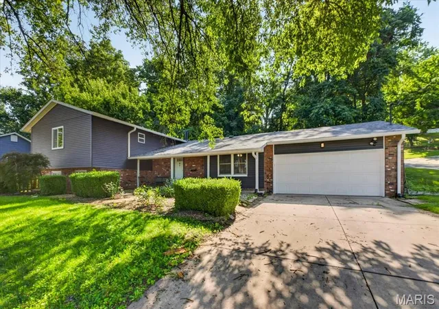 Homes for sale in Collinsville, IL | 193 Beverly Ln, Collinsville, IL 62234 | MLS# MIS26041986