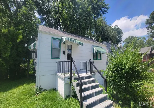 Homes for sale in St Louis, MO | 3219 Coles Ave, St Louis, MO 63114 | MLS# MIS26041987