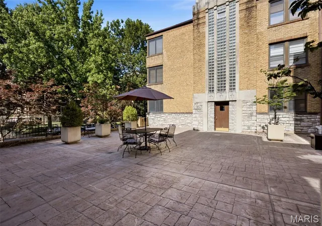 Homes for sale in Clayton, MO | 7561 Byron Pl #1W, Clayton, MO 63105 | MLS# MIS26041991