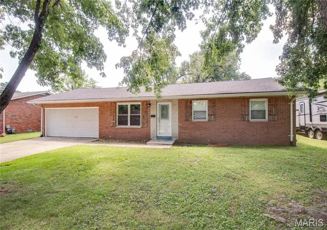 2nd image of 2604 Angela Dr, Granite City, IL 62040 | MLS# MIS26041992
