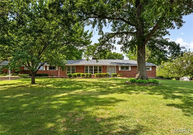 Homes for sale in Ferguson, MO | 41 Harneywold Dr, Ferguson, MO 63136 | MLS# MIS26042002