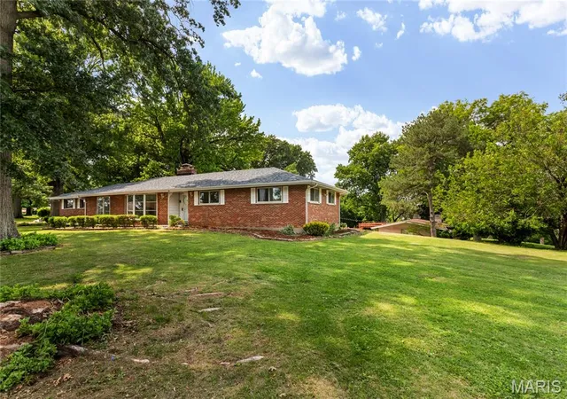Homes for sale in Ferguson, MO | 41 Harneywold Dr, Ferguson, MO 63136 | MLS# MIS26042002