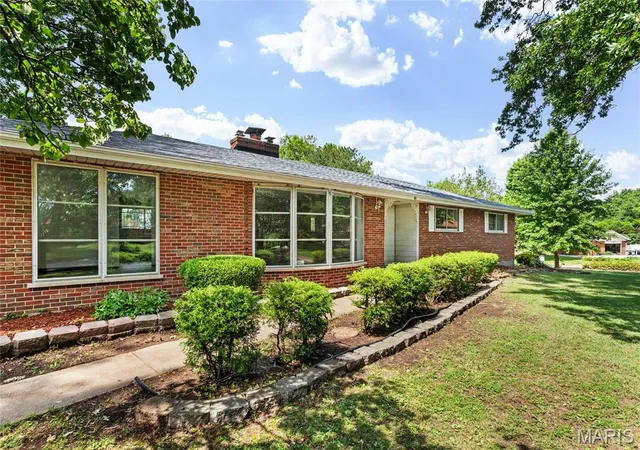 Homes for sale in Ferguson, MO | 41 Harneywold Dr, Ferguson, MO 63136 | MLS# MIS26042002