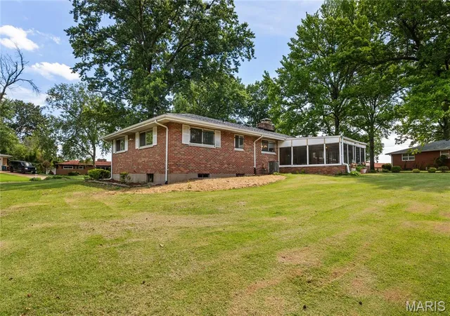 Homes for sale in Ferguson, MO | 41 Harneywold Dr, Ferguson, MO 63136 | MLS# MIS26042002