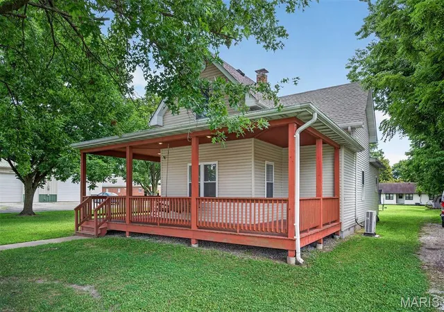 Homes for sale in Alhambra, IL | 310 E Main St, Alhambra, IL 62001 | MLS# MIS26042008