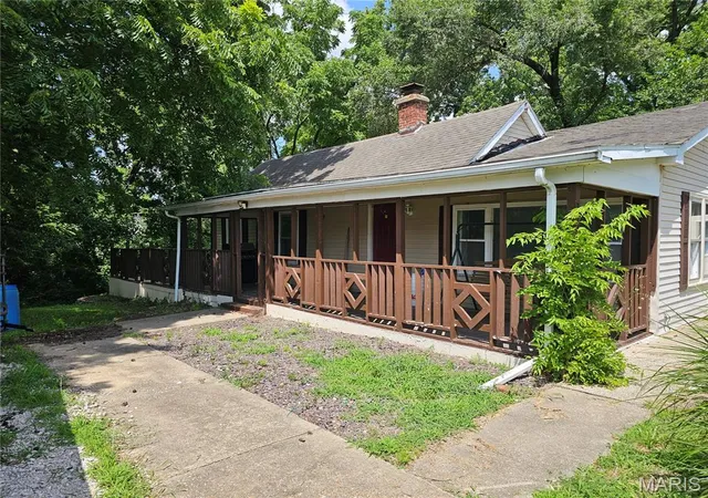 Homes for sale in Hillsboro, IL | 331 N East St, Hillsboro, IL 62049 | MLS# MIS26042016