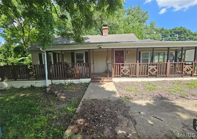 Homes for sale in Hillsboro, IL | 331 N East St, Hillsboro, IL 62049 | MLS# MIS26042016