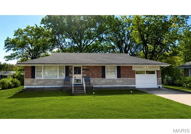 Homes for sale in Ferguson, MO | 1306 Fargo Dr, Ferguson, MO 63135 | MLS# MIS26042029