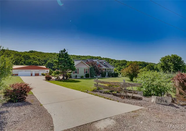 Homes for sale in Park Hills, MO | 1214 Meadow Lake Ln, Park Hills, MO 63601 | MLS# MIS26042031