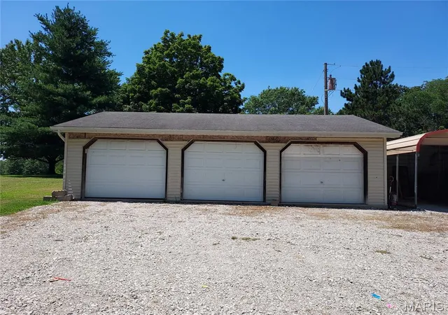 Homes for sale in Greenville, IL | 440 Prairie Ln, Greenville, IL 62246 | MLS# MIS26042038