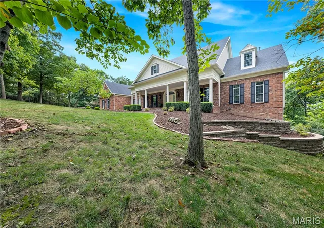 Photo 3 of Single family home for sale at 943 Norrington Way, Fenton, MO 63026 | MLS# MIS26042044 | Listing updated on 2026-09-21