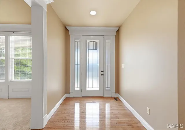 Photo 3 of Sale Pending at 5500 Wooded Creek Dr, Saint Charles, MO 63304 | MLS# MIS26042063 | Listing updated on 2026-08-31